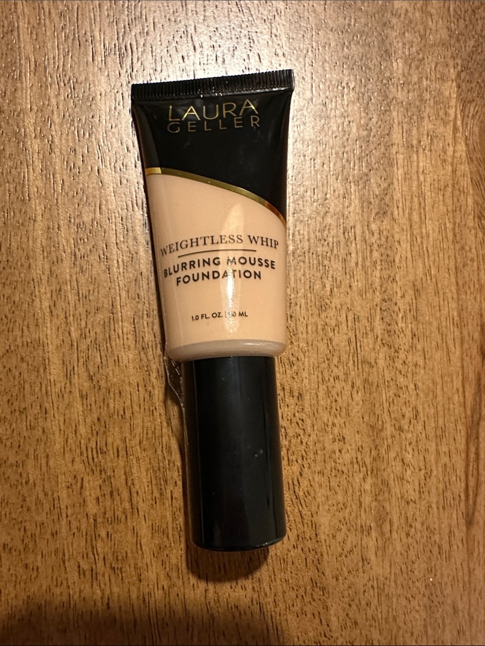 🆕 Laura Geller Weightless Whip Blurring Mousse Foundation - medium - sealed